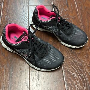 Women’s athletic shoe